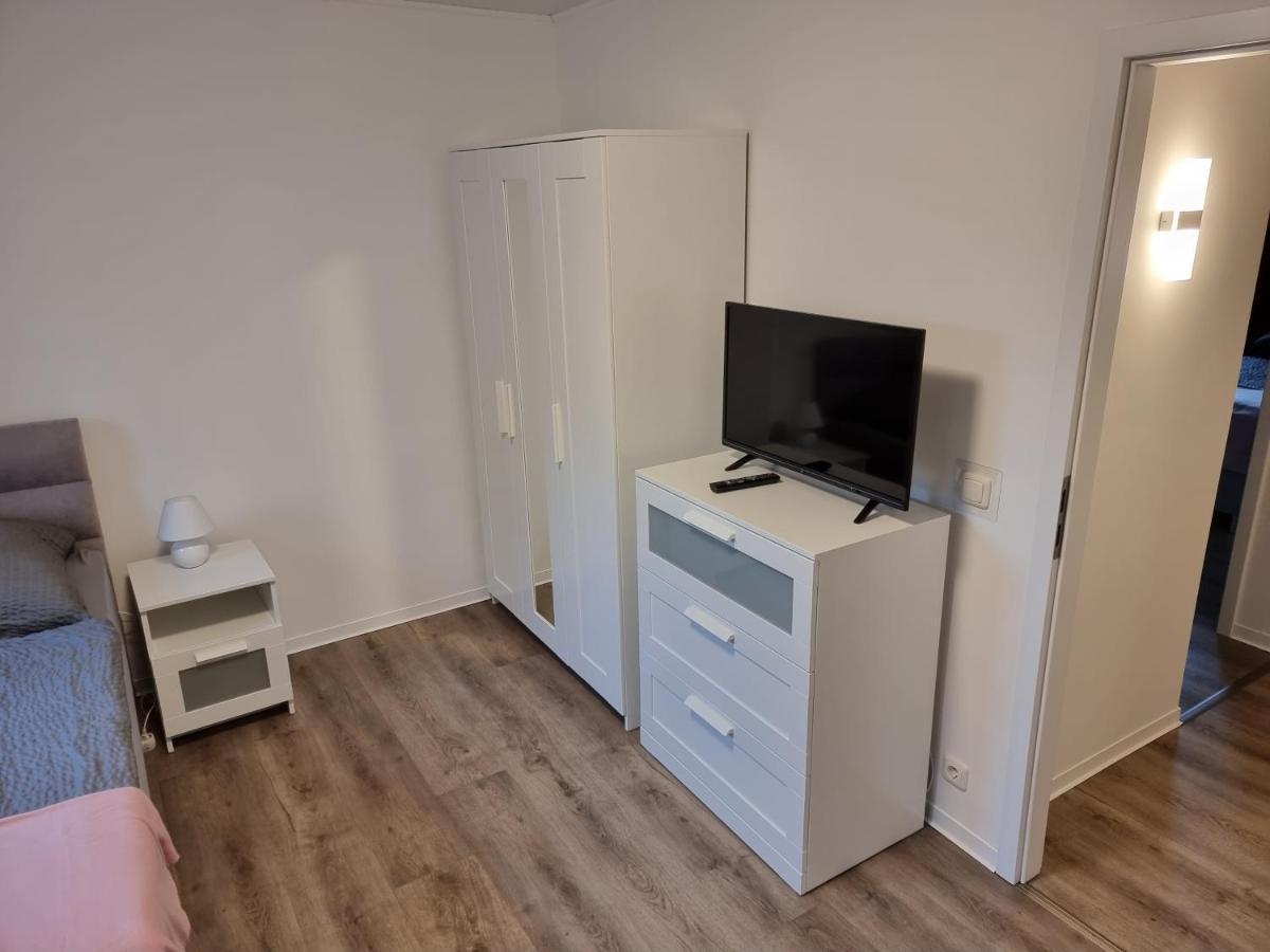Gaestehaus-Ferienwohnung-Appartement Mit Terrasse - Naehe Kliniken/ Herzzentrum Бад-Эйнхаузен Экстерьер фото